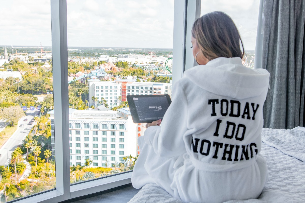 Room views and technology overview of Universal's Aventura Hotel with Eleana